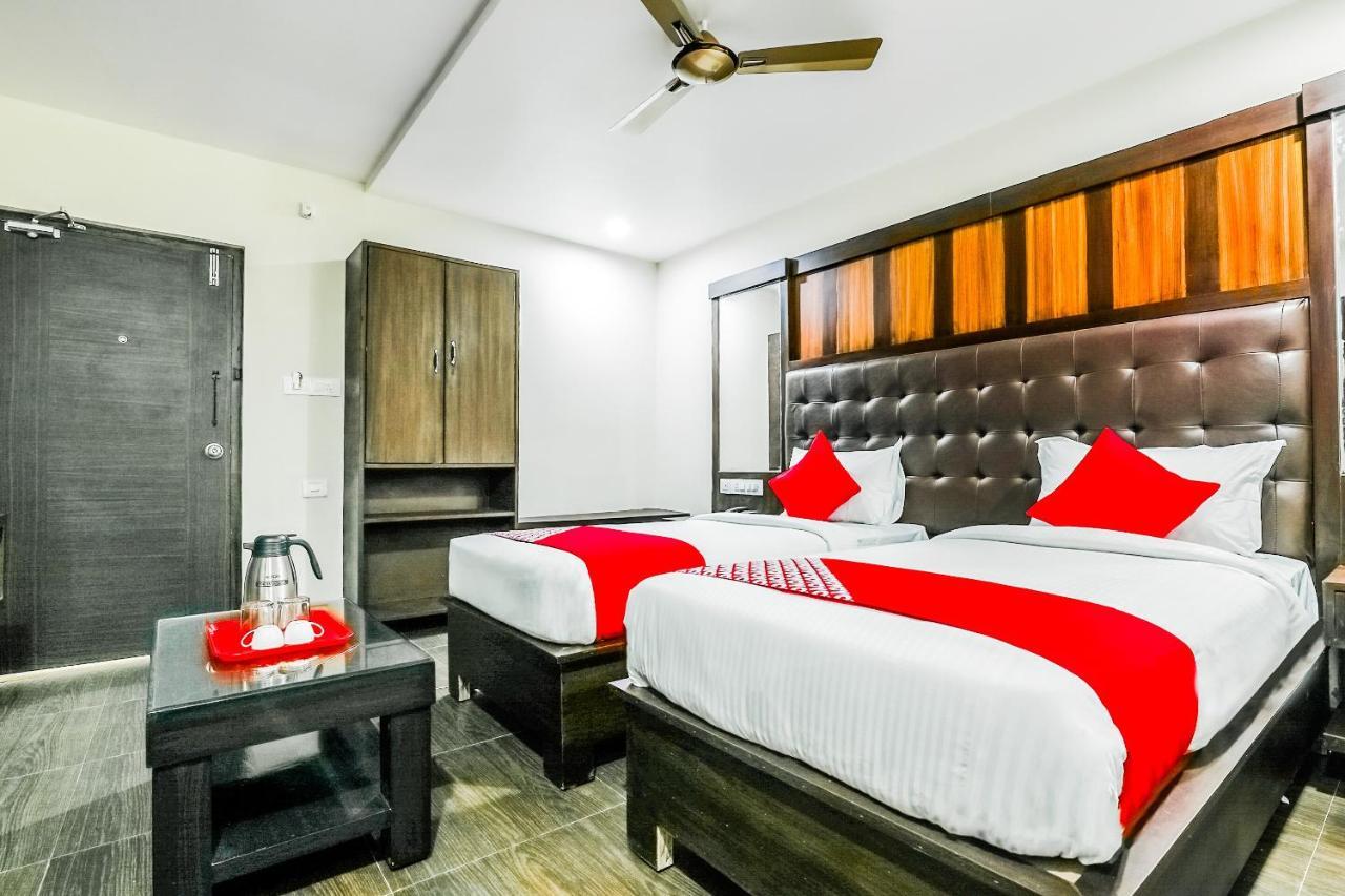 OYO 16155 Hotel Dcm Grand Vijayawāda Buitenkant foto
