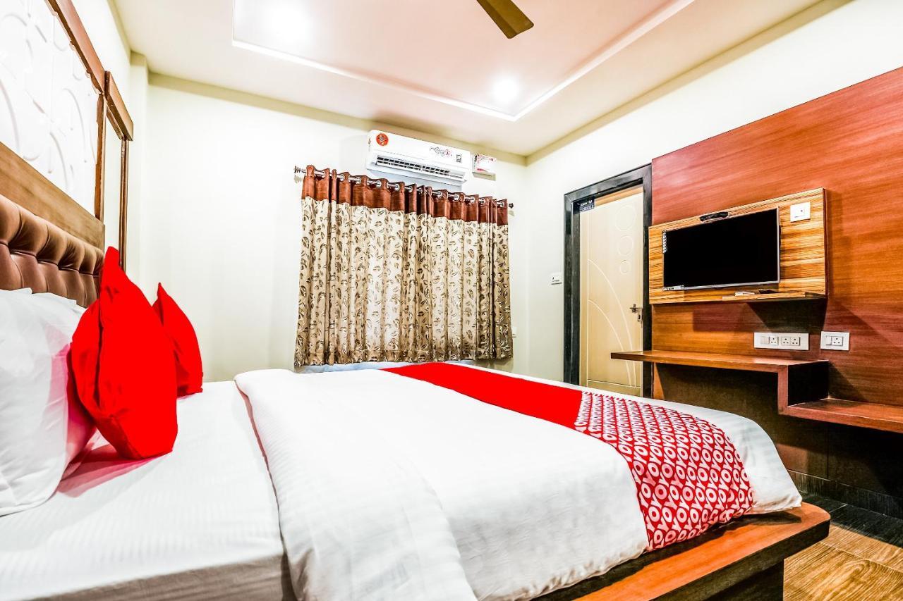 OYO 16155 Hotel Dcm Grand Vijayawāda Buitenkant foto