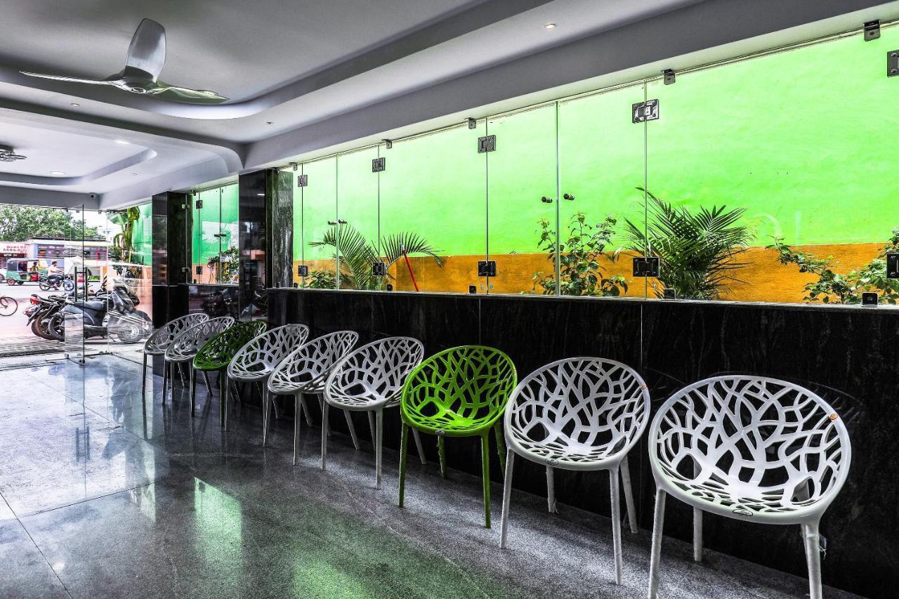 OYO 16155 Hotel Dcm Grand Vijayawāda Buitenkant foto