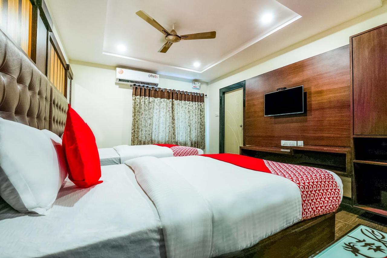 OYO 16155 Hotel Dcm Grand Vijayawāda Buitenkant foto