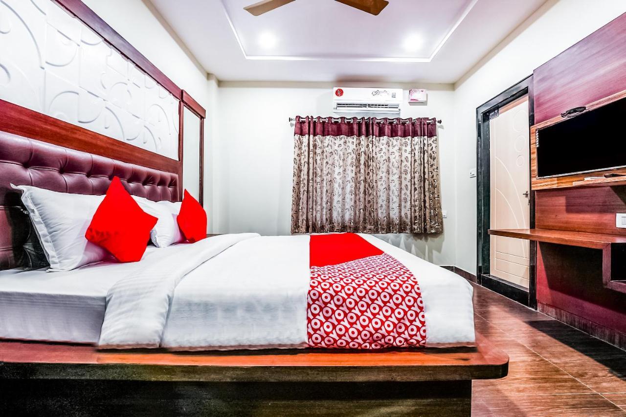 OYO 16155 Hotel Dcm Grand Vijayawāda Buitenkant foto