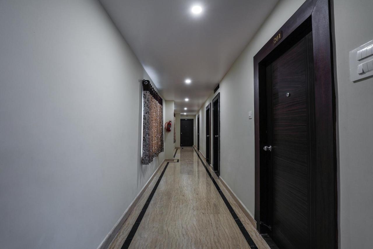 OYO 16155 Hotel Dcm Grand Vijayawāda Buitenkant foto