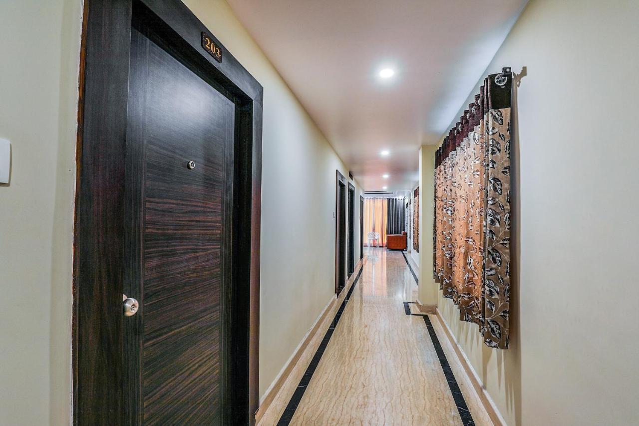 OYO 16155 Hotel Dcm Grand Vijayawāda Buitenkant foto